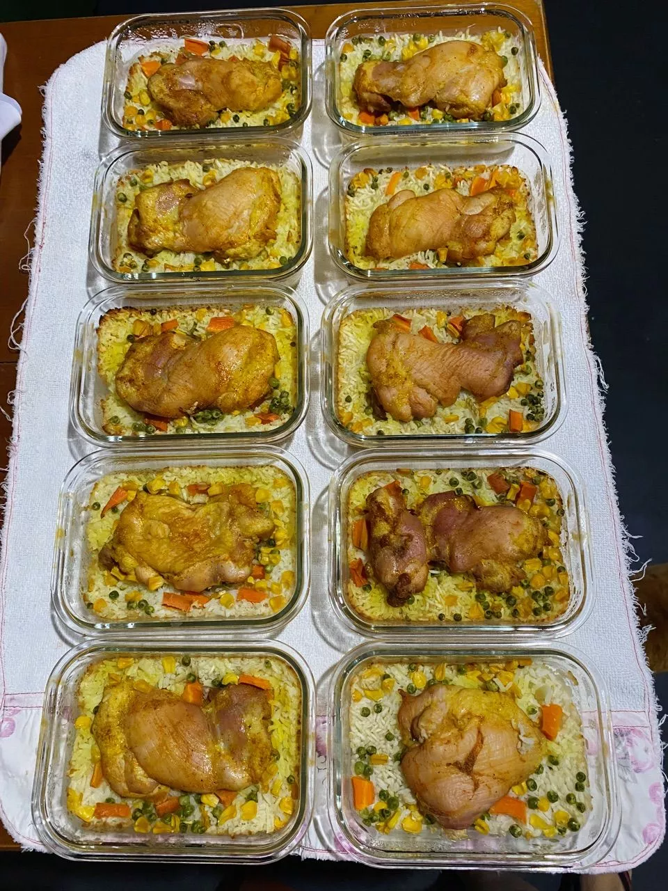 Marmitas prontas nos potes de vidro