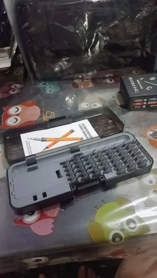 Foto de cliente com o kit parafusadeira 33 peças (4)