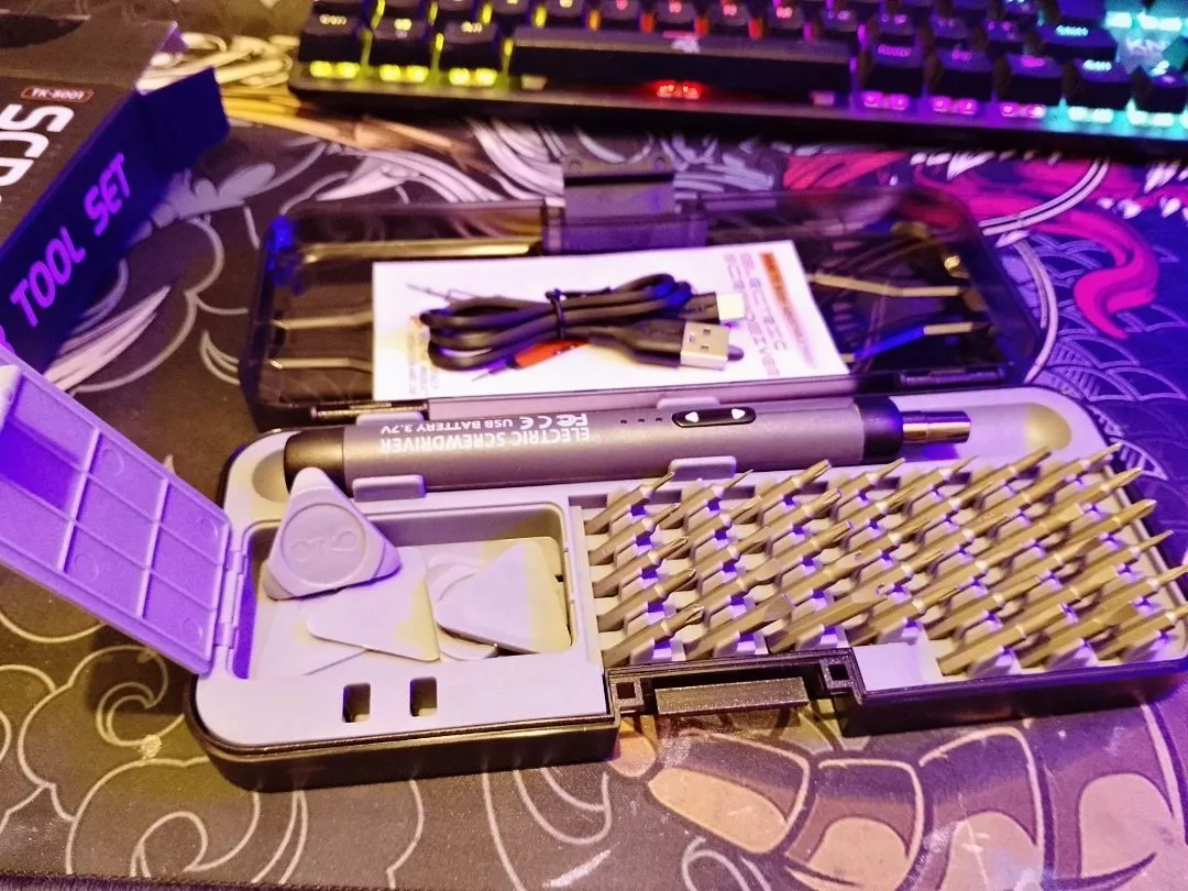 Foto de cliente com o kit parafusadeira 33 peças (2)